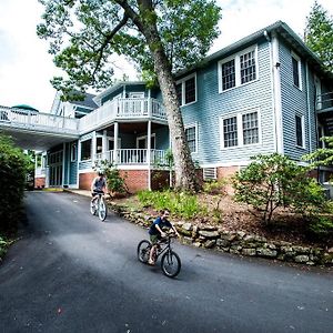 Highland Lake Inn & Resort - Flat Rock